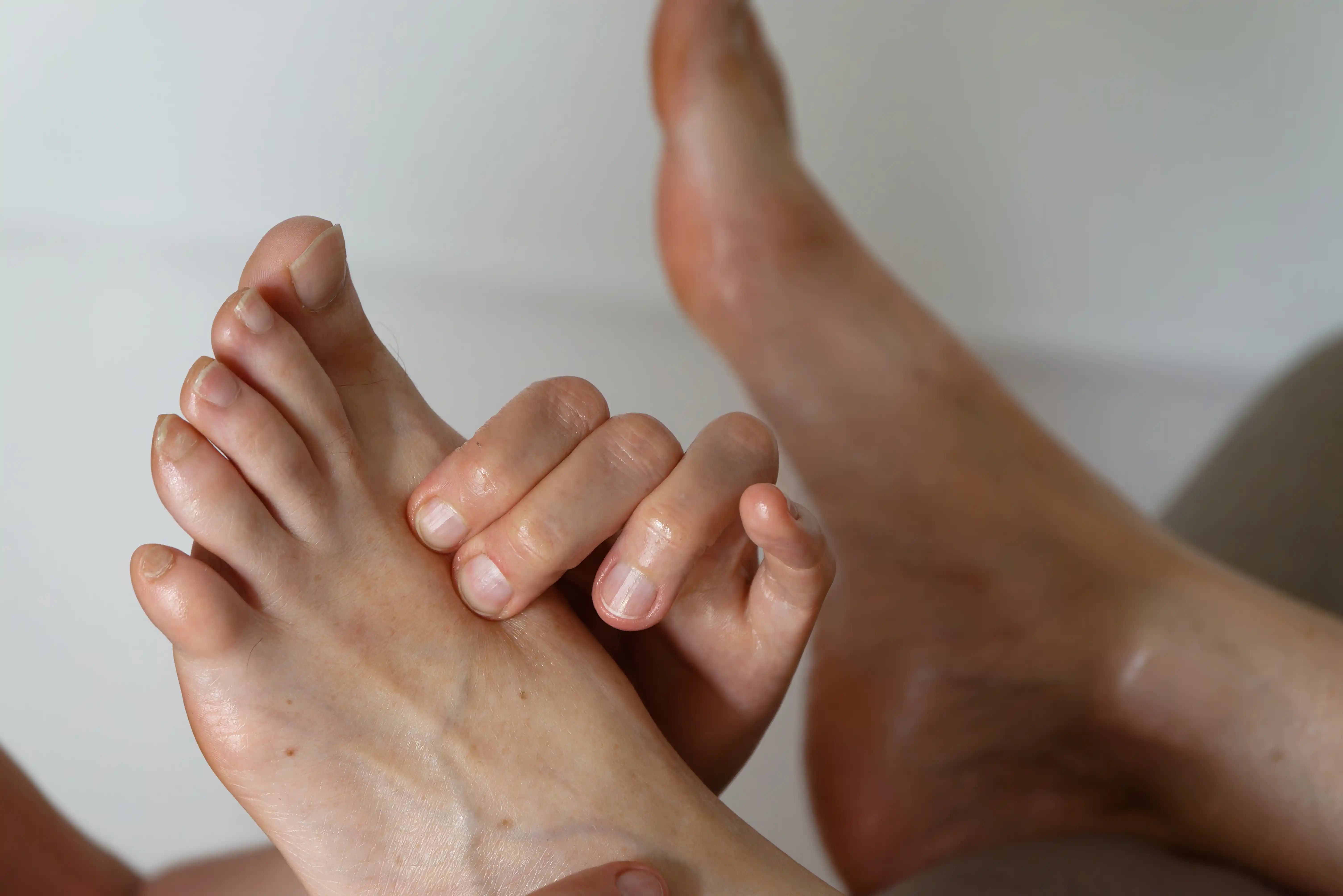 Réflexologie massage du pied en acupression